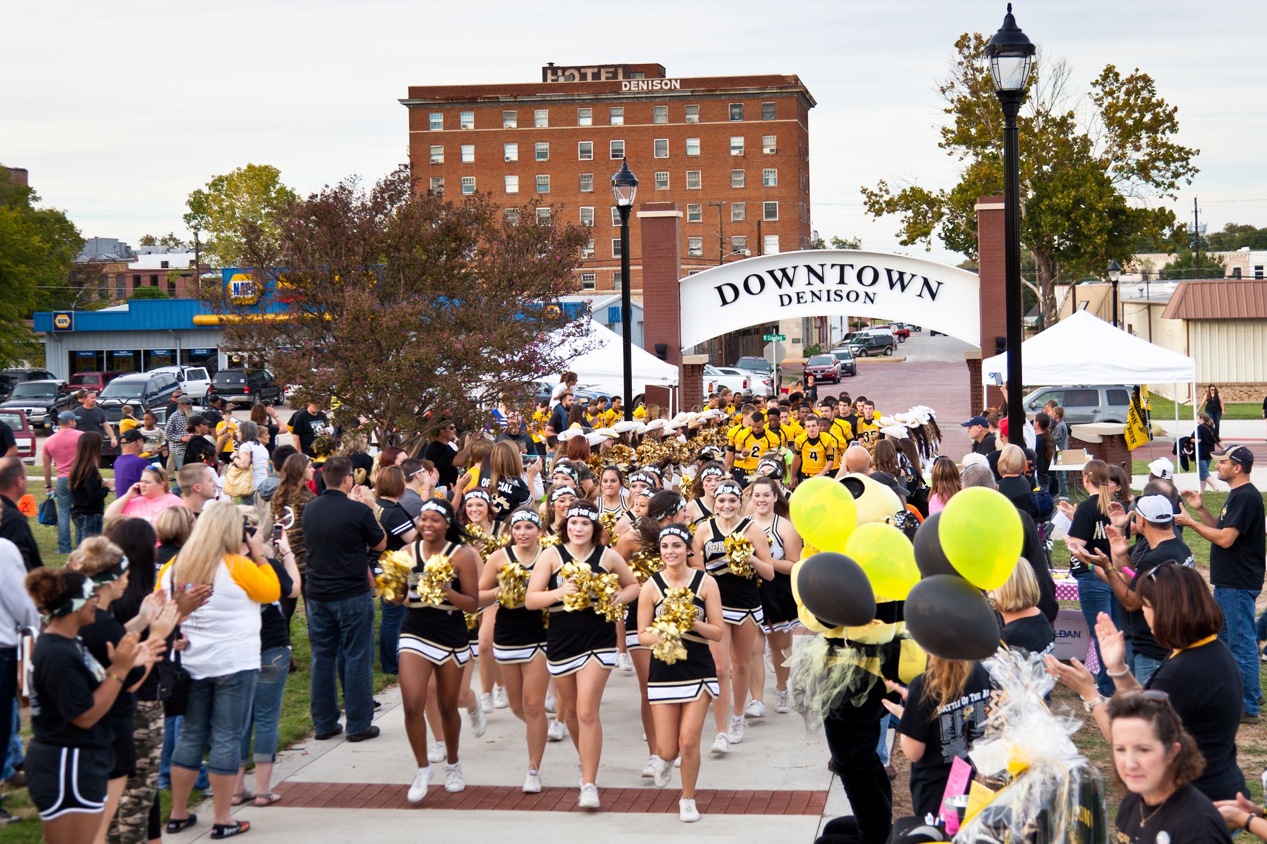 DenisonTX-TouchdownAlley_3426_3600x2400(JohnB.SuttonJr)